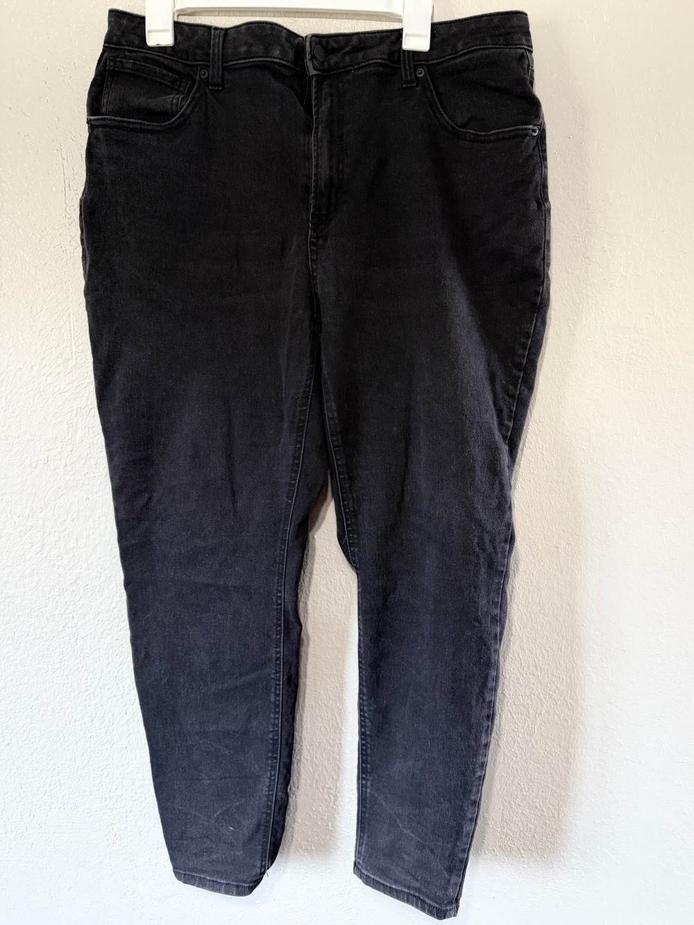 Woman’s plus size 22 black skinny jeans